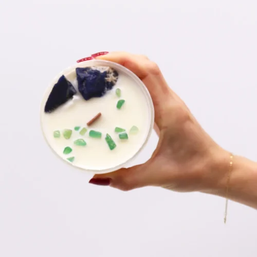 Duftlys m. krystaller - Throat chakra - sodalite, jade chips- stearinlys